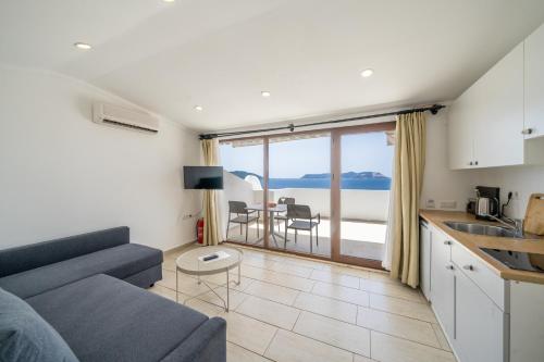 Apartment with Sea View image 5