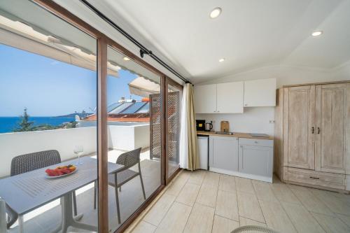Apartment with Sea View image 2