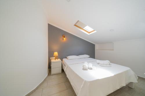 Studio with Sea View image 8