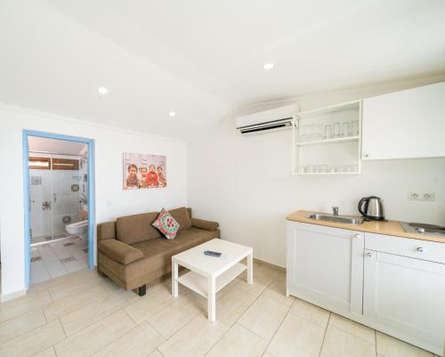 Studio with Sea View image 7