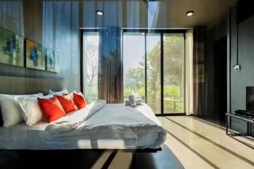 StayVista's Villa Meer - Lakeview Villa with Spacious Pool & Terrace for Stargazing - Trimbak StayVista's Villa Meer - Lakeview Villa with Spacious Pool & Terrace for Stargazing - Trimbak