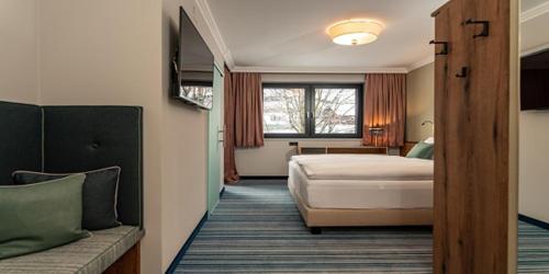 Classic Double Room image 5