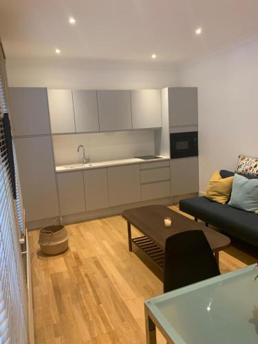 Beautiful one bedroom flat in the heart of Notting Hill Gate, Londýn