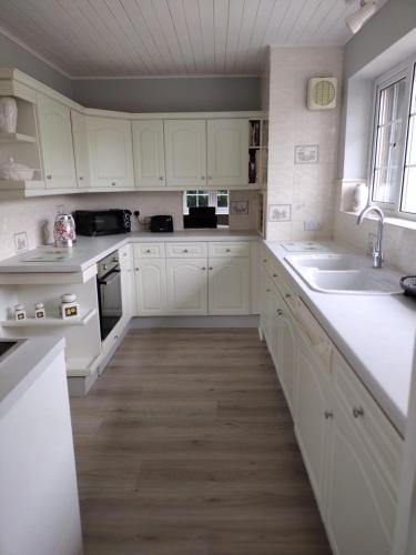 Kitchen, Bali Hai guest suite Somerset in Chilcompton