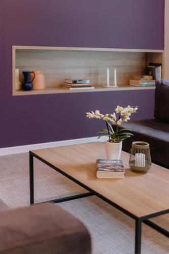 Impresamente Art Hotel – Sofia, NY