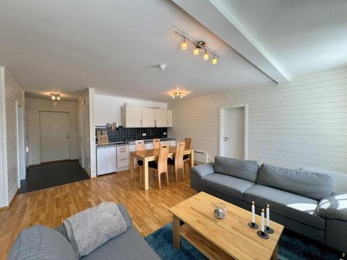 Shared lounge/TV area, Family-friendly apartment for rent at Golsfjellet in Gol