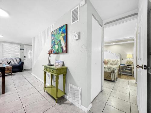 Flamingo Large 3 bed 2 bath 2 story beach condo in Bradenton Beach, USA