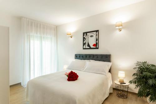 One-Bedroom Apartment with Balcony