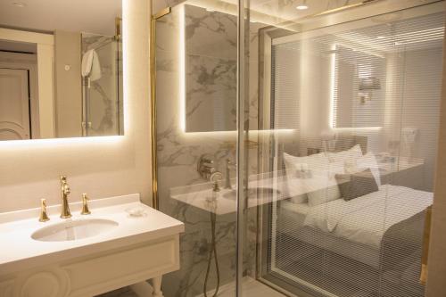 Superior Room image 7
