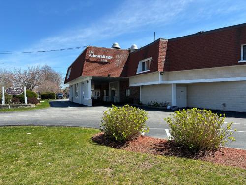 Admiralty Inn & Suites - a Red Collection Hotel