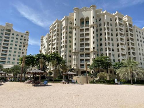Dabas Palm Shores Elegant Four Beds, Dubai
