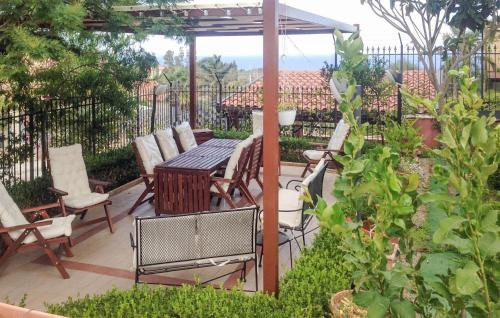 Vista exterior, Awesome Apartment In Trabia in Trabia