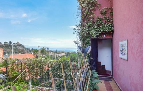 Vistas, Awesome Apartment In Trabia in Trabia