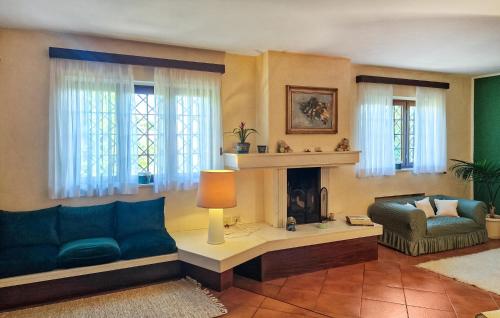 3 Bedroom Amazing Home In Moscufo