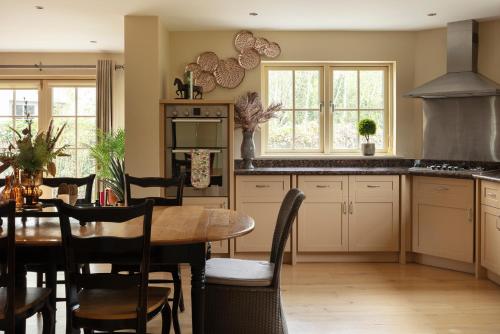 Oprema, Luxury Interior Designed 4 Bedroom Villa, Kenmare in Killowen