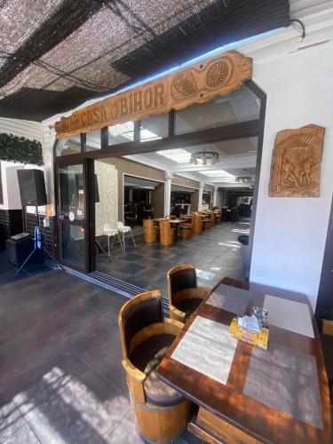 Étterem, Hanu Satului in Tomis Nord