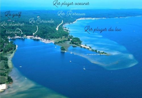 Chambres "Blanches" , bâtiment secondaire hotel la Caravelle, vue jardin Chambres "Blanches" , bâtiment secondaire hotel la Caravelle, vue jardin