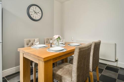 Willow House - 2-Bedroom House In Merseyside! in Birkenhead