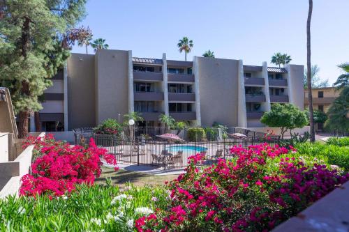 Chic Condo with Heated Pool and Spa Old Town Scottsdale