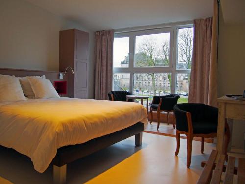 . Logis Hôtel Les Pages