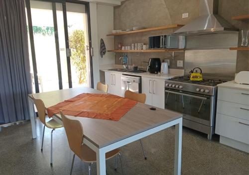 virtuve, Princes Grant 2 Bedroom Apartment in Prince`s Grant Golf Estate