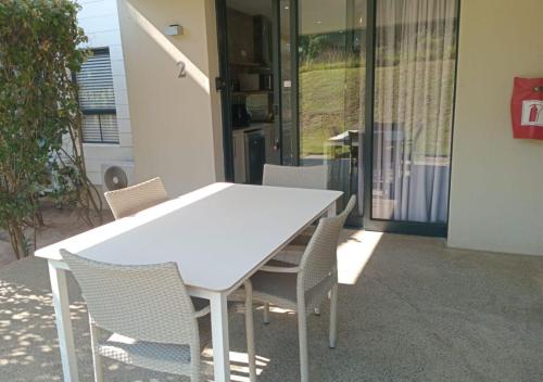 Iekārtas, Princes Grant 2 Bedroom Apartment in Prince`s Grant Golf Estate