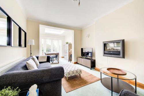 GuestReady - Big 4BR by Horsenden Hill Park gîte à louer Sudbury Town Underground Station