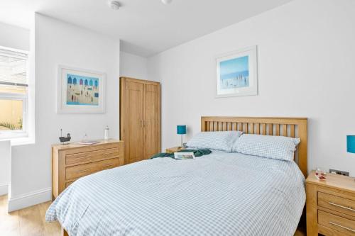 4 At The Beach Torcross - image 10