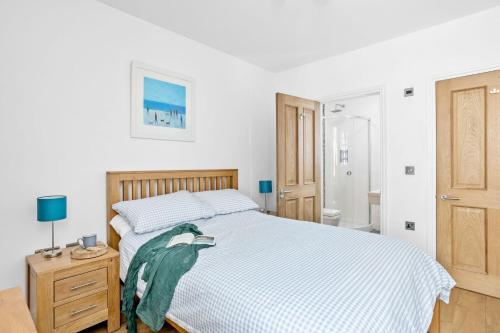 4 At The Beach Torcross - image 6
