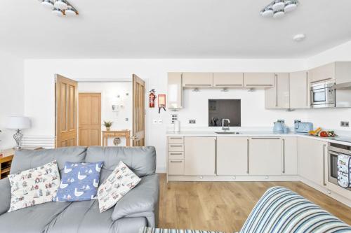 4 At The Beach Torcross - image 3