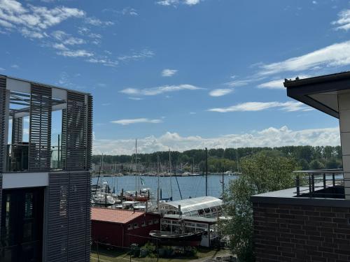 View, Penthouse Hafenblick - private Sauna - Teil der HolidayEscapes Kollektion in Travemunde