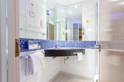Holiday Inn Express Edinburgh Airport an IHG Hotel - image 12