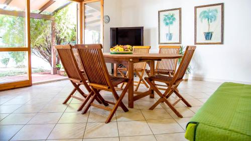 Salemi's Garden, free parking IUNS0217