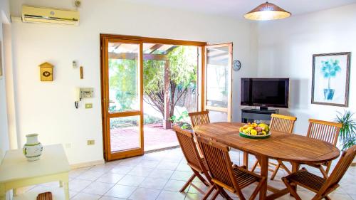 Salemi's Garden, free parking IUNS0217