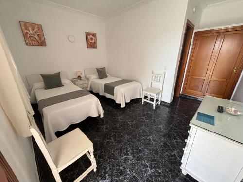 Hostal El Levante - image 12