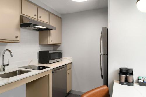 Homewood Suites by Hilton Chester - image 11