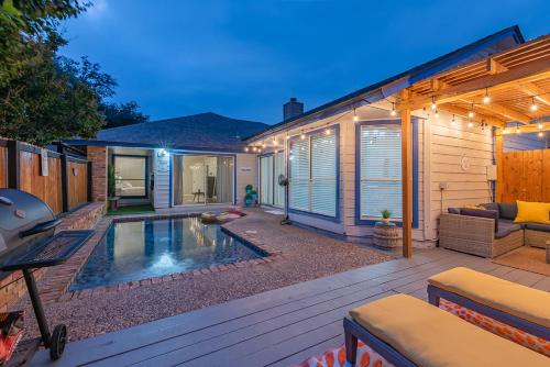 Fun 'n Sun Heated Pool & Gameroom By Fiesta Texas thumb 3
