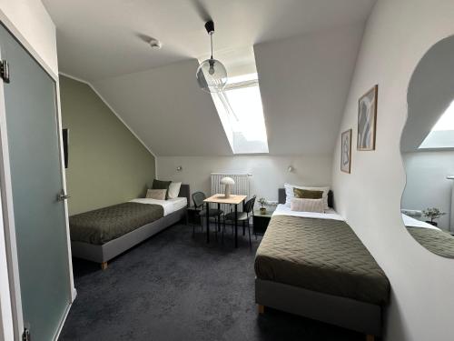 2 twin beds