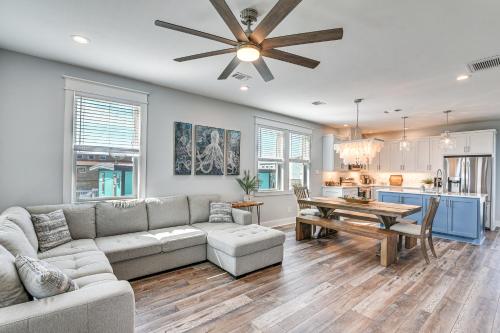 Galveston Getaway with Outdoor Bar Walk to Beach!