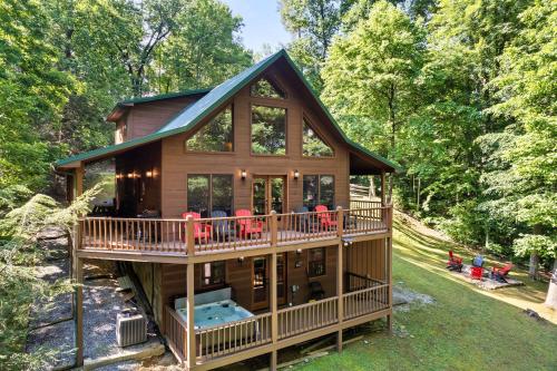New! Private Cabin with Hot Tub 3/3 w/Game Room! Wears Valley in Sevierville, USA