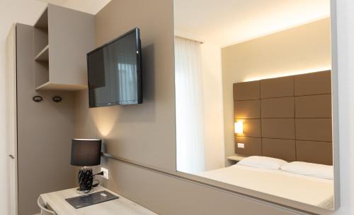 Double or Twin Room with Extra Bed image 7