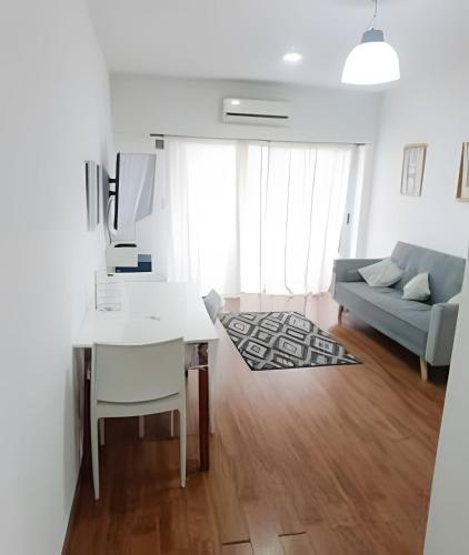 VEve V . Sun splashed apt, easy access to the city - Tap to explore photos