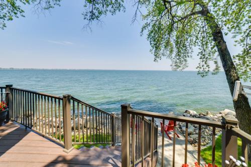 Dreamy Lake Poinsett Cabin with Deck, Dock and Views! in Arlington
