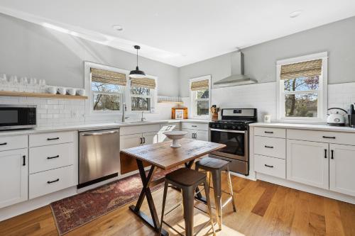 Good Karma Guesthouse in Three Oaks, USA