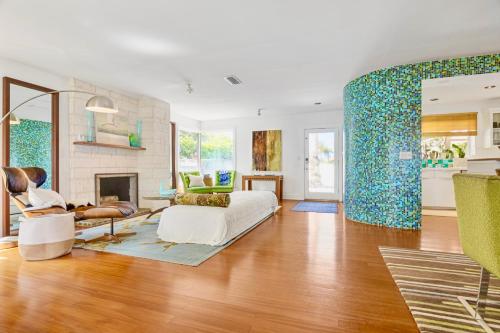 The Spacious Beach House within 5-minutes walk to Ponte Vedra Beach, close Mayo Clinic, and TPC Sawgrass in Ponte Vedra Beach, USA