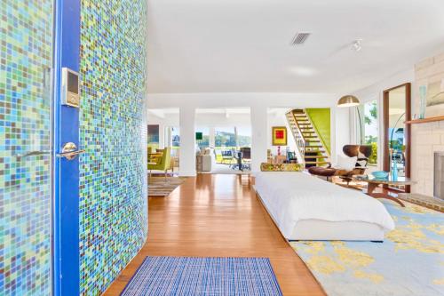 The Spacious Beach House within 5-minutes walk to Ponte Vedra Beach, close Mayo Clinic, and TPC Sawgrass in Ponte Vedra Beach, USA