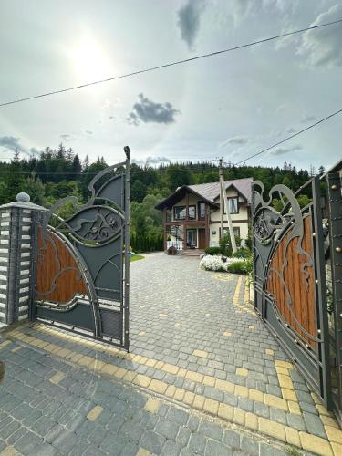 A környék, Гірське повітря in Mykulychyn