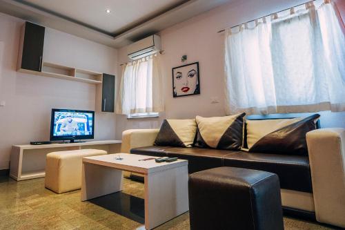 Two-Bedroom Apartment with Balcony and Sea View image 10