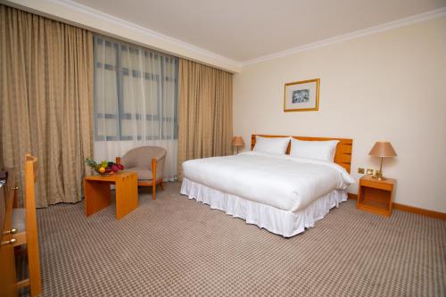 Deluxe King Room image 1