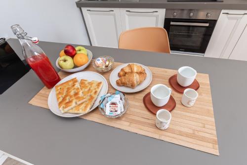 Spacious 3-Bedroom Apartment - 10 Min to City Center & 5 Min to Gaslini Hospital by car, Janov (fotografie 7)